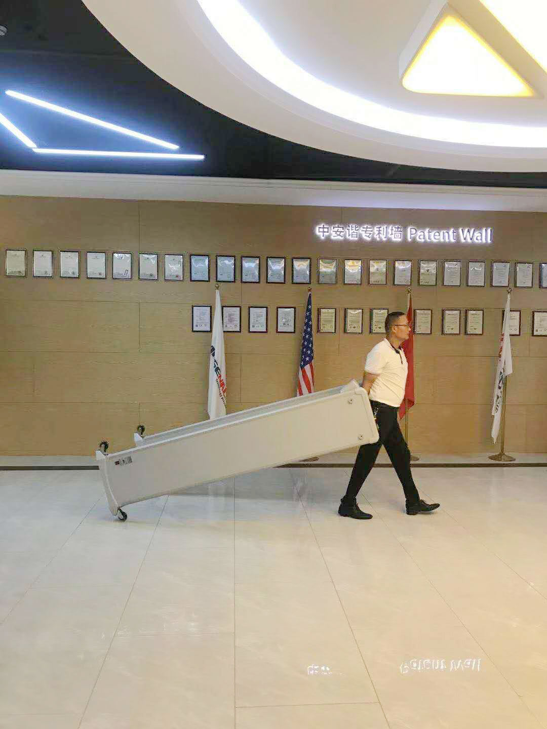 中安谐,轮子<a href=http://www.safechk.com target=_blank class=infotextkey>安检</a>门,轮子金属探测门