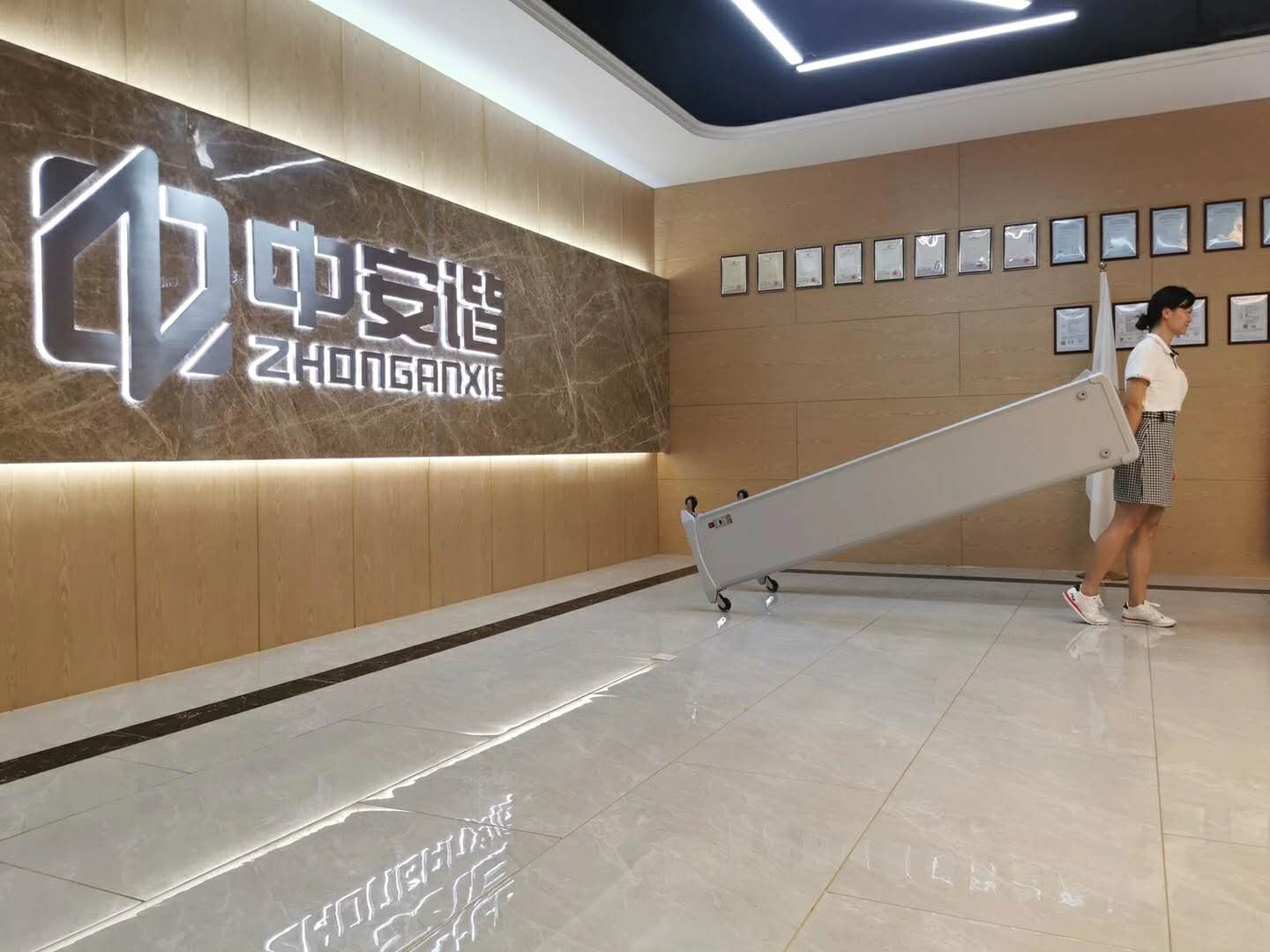 轮子金属探测门,轮子<a href=http://www.safechk.com target=_blank class=infotextkey>安检</a>门,中安谐
