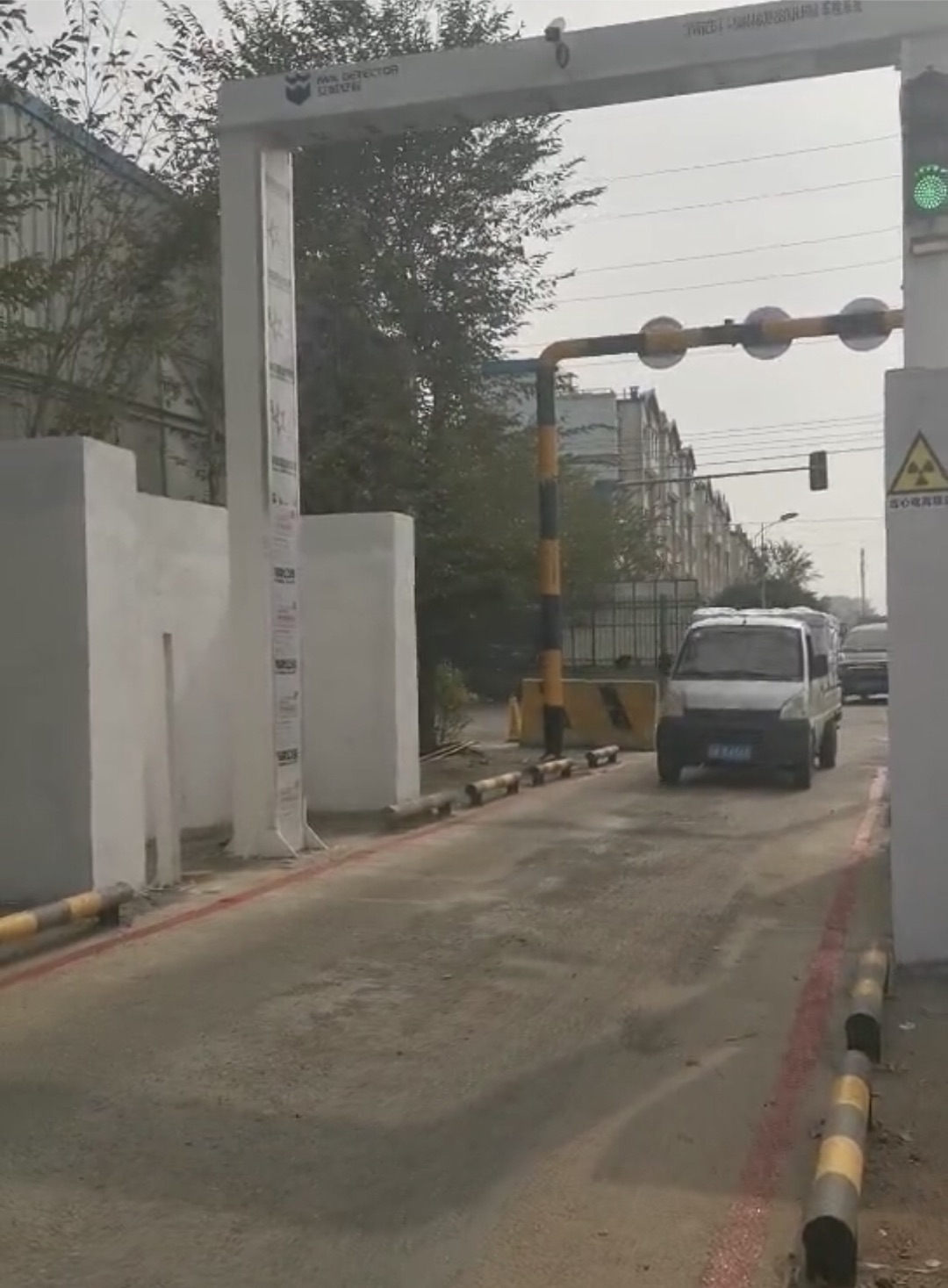霍城农贸市场大型X光车辆扫描<a href=http://www.safechk.com target=_blank class=infotextkey>安检</a>门设备解决<a href=http://www.safechk.com target=_blank class=infotextkey>安检</a>问题