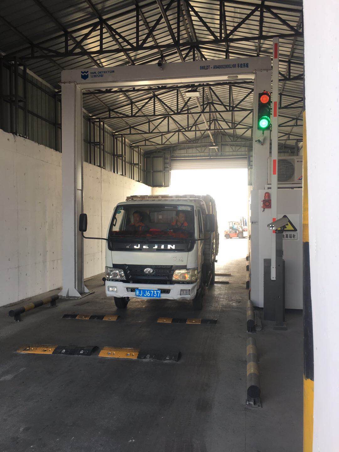 新疆泽普大型过整车<a href=http://www.safechk.com target=_blank class=infotextkey>安检</a>机设备易于操作和占地面积小